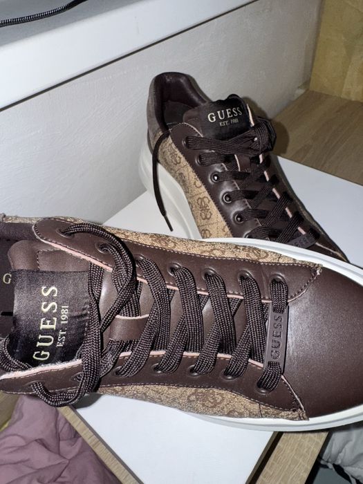 Обувки Guess EST.1981