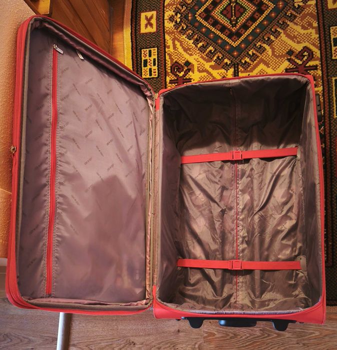 Troler mare Lamonza Atlanta 74x46x27 cm, 3.4 kg, extensibil +30%, roșu - stare foarte bună