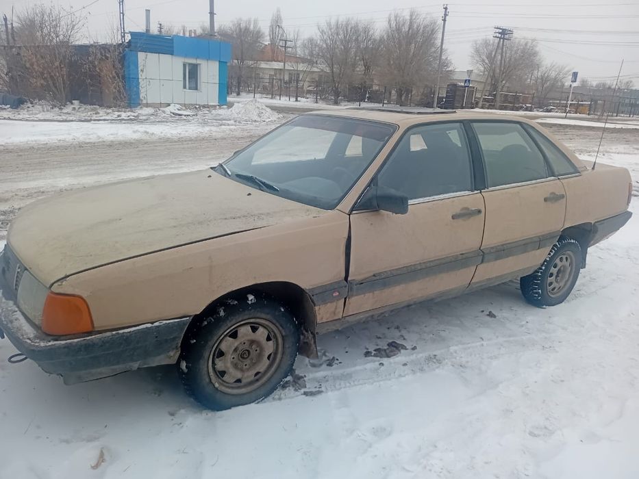 Продам машину ауди 100