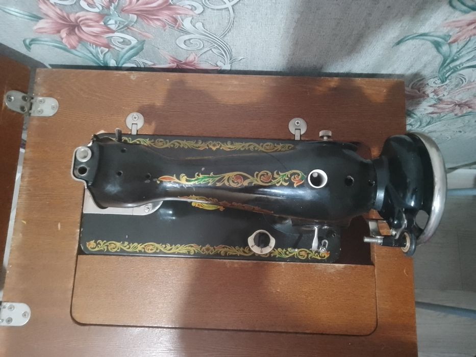 Продам Советскую Швейную машинку