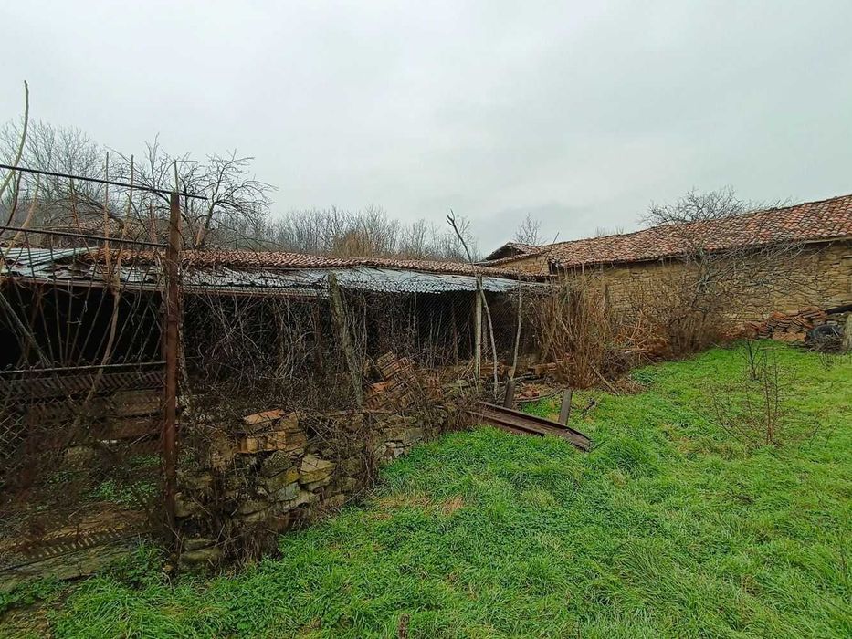 Двуетажна къща в село Драгижево
