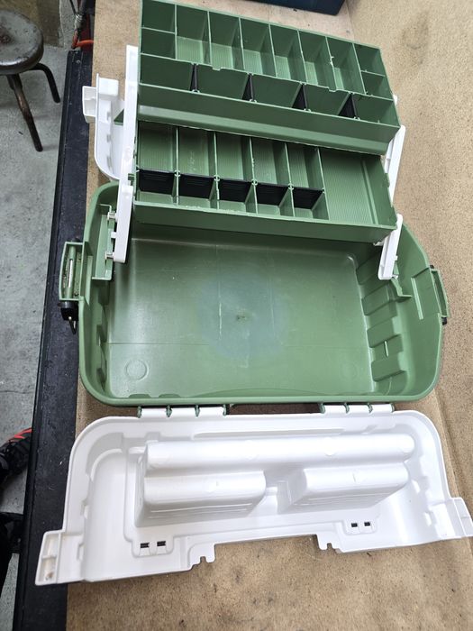 Куфар и кутия за риболов