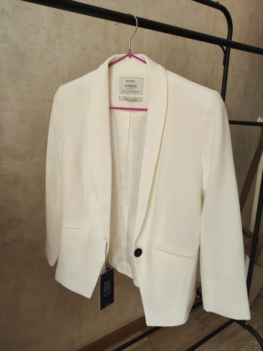 Пиджак женский Bershka