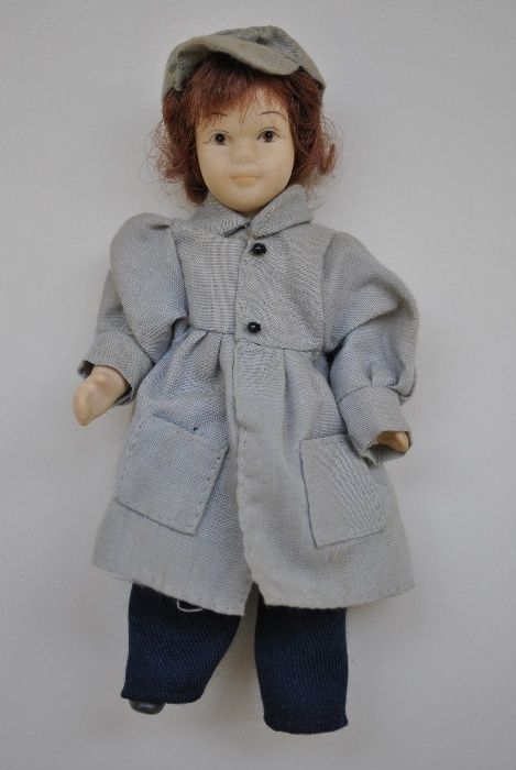 колекционерска порцеланова кукла момче