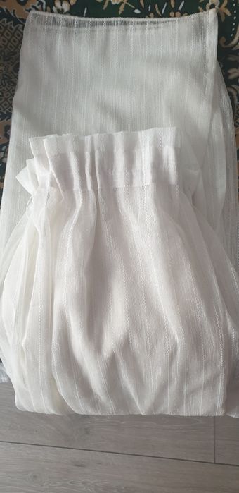 Vand perdele aproape noi