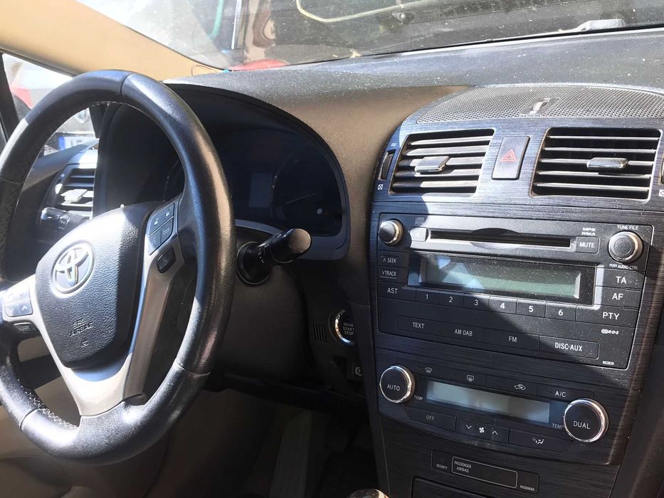 Toyota Avensis la pret bun