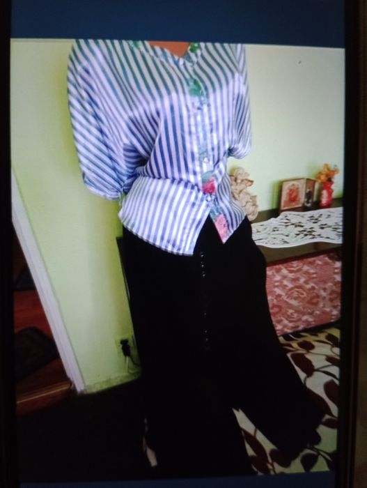 Bluze și fuste de vara, hanorac,,blugi, pantaloni , vesta,