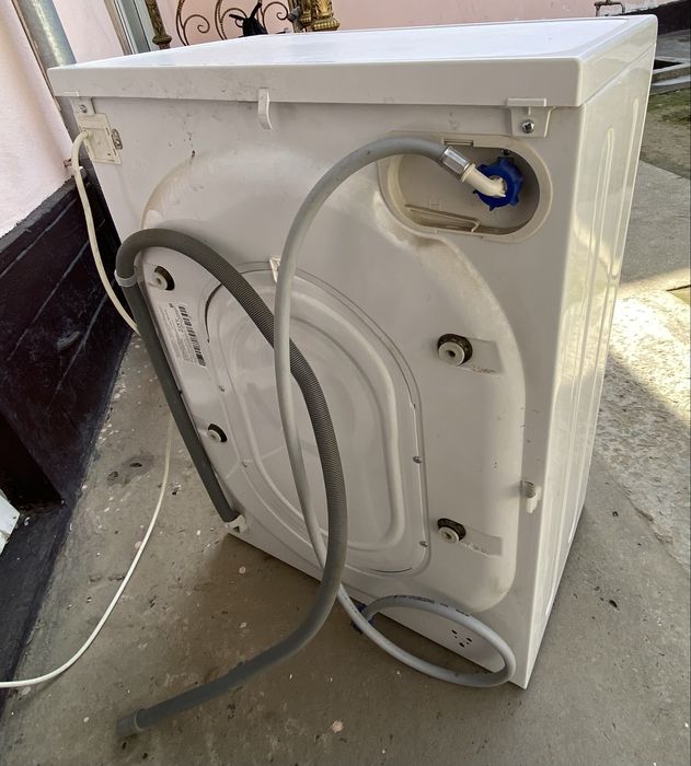 Kir moshina sotiladi