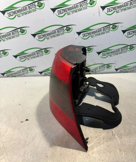 Lampa / Tripla stop dreapta pe aripa Volkswagen VW Golf 2000
