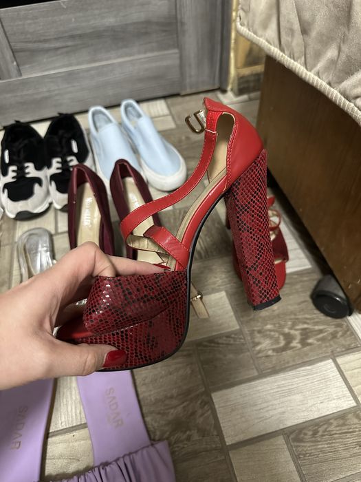 Продам много обуви 39