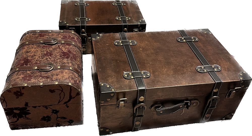 Сундук. Деревянный.