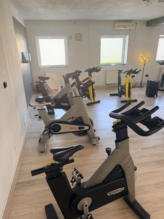 Biciclete spinning Life Fitness si Technogym
