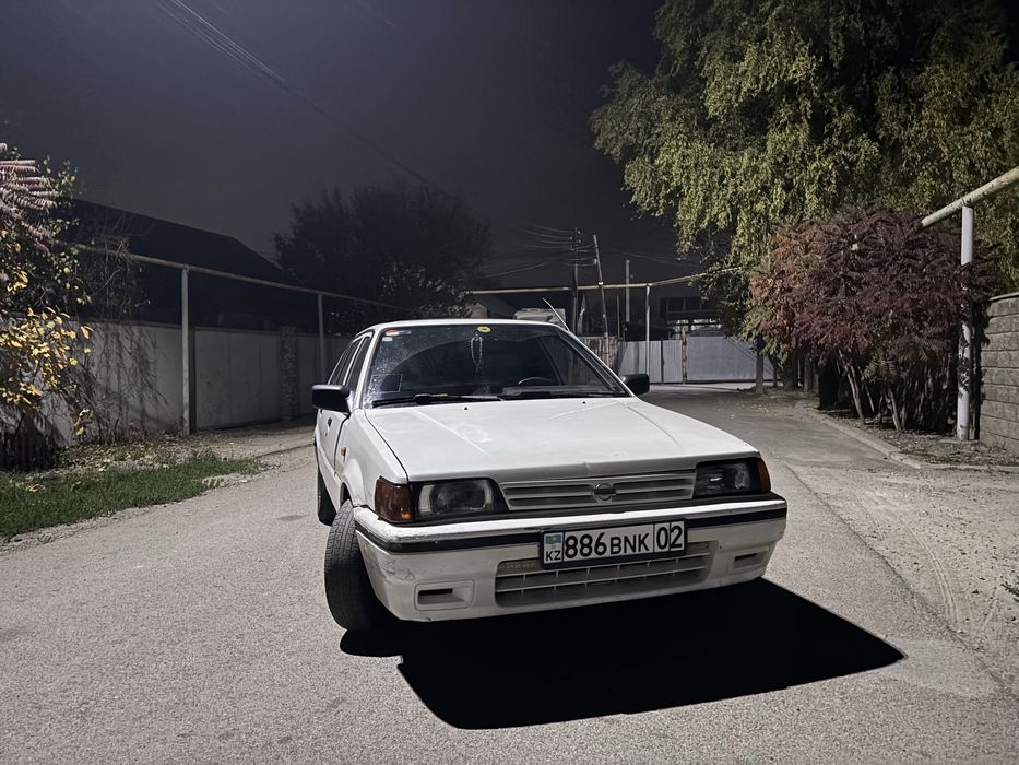 Машина Nissan sunny n13