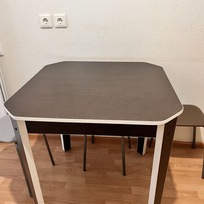 Продам кухонный стол