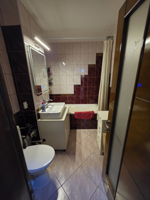 Închiriez apartament în Obcini