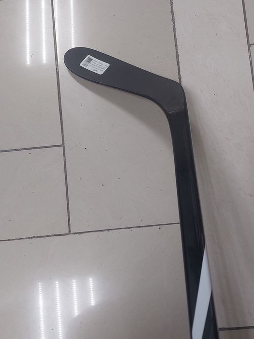 Продам хоккейную клюшку.