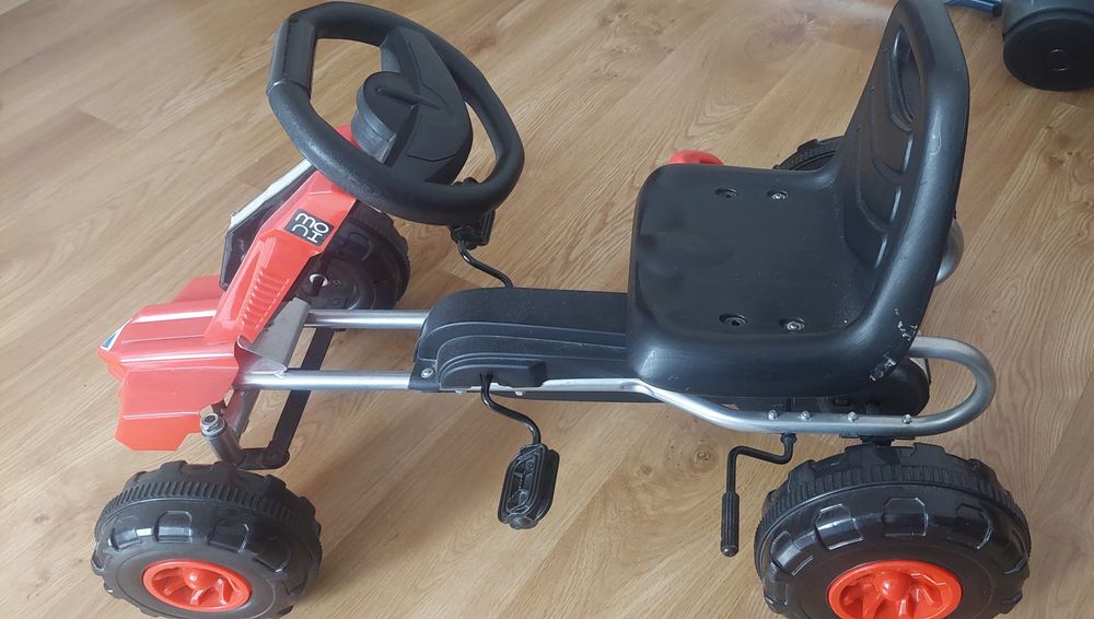 Картинг кола с педали Moni