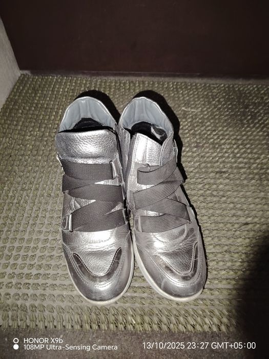 Продам демисезонные ботинки