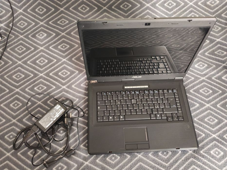 Laptop ASUS X58L, incomplet, fără ram, procesor, HDD, Piese. Sau piese