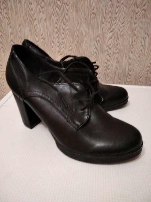 Продаю женскую обувь ботильоны