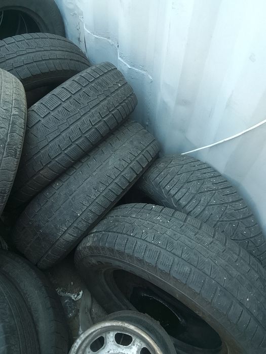 Покрышки Р 19 продам 235/55/19