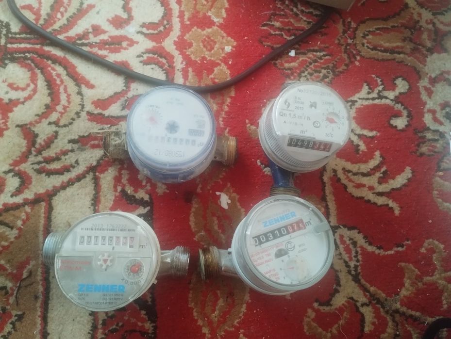 Vand 4 apometre functionale, pret pe bucata