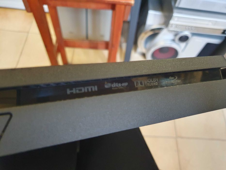 PS4 Play Station 4 Slim 500GB с джойстик и кабели.