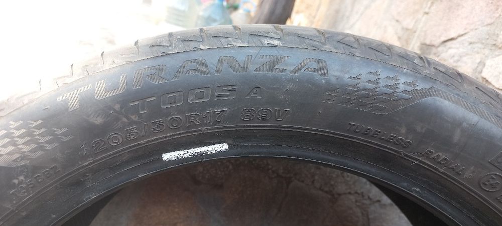 205 50 17 Bridgestone Гуми дот 22 Почти нови