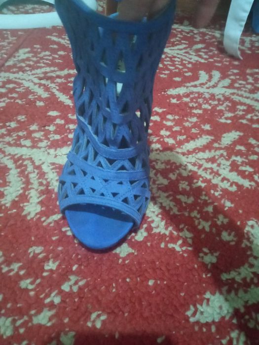 Босоножки 35-36 размер на узкую ножку