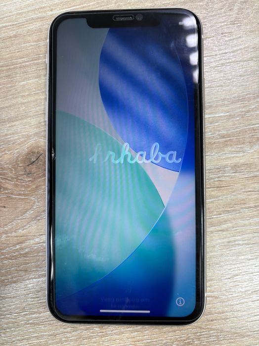 Продавам iPhone 11