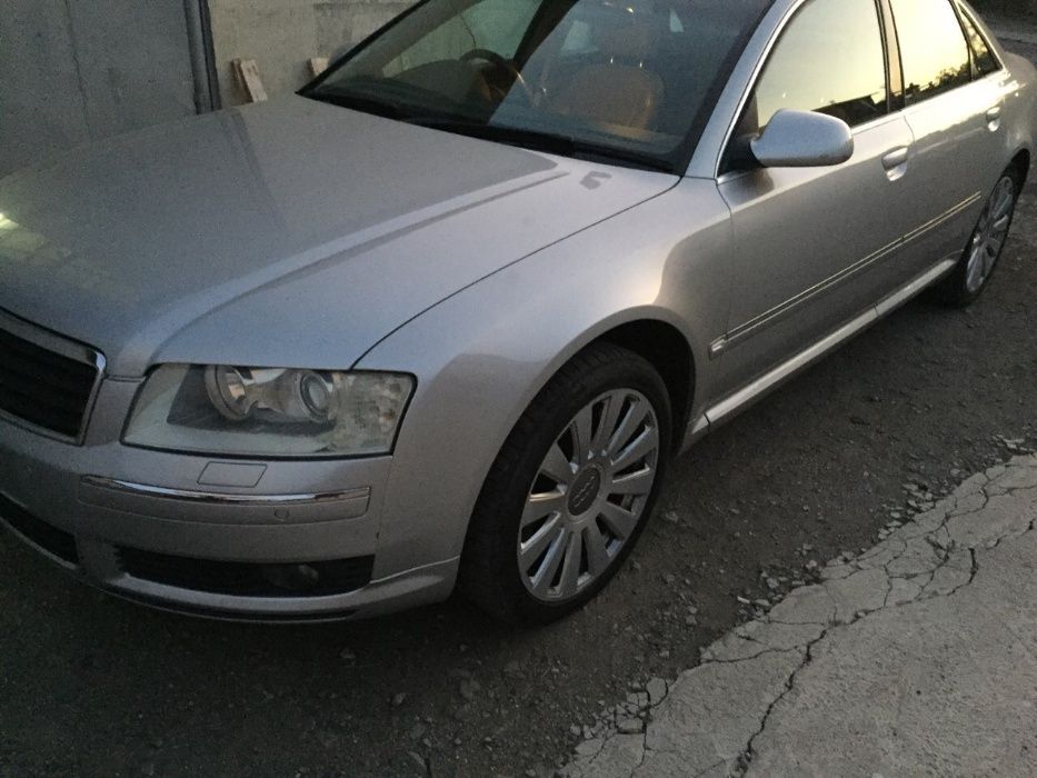 Ауди А8 д3 4.2 на части