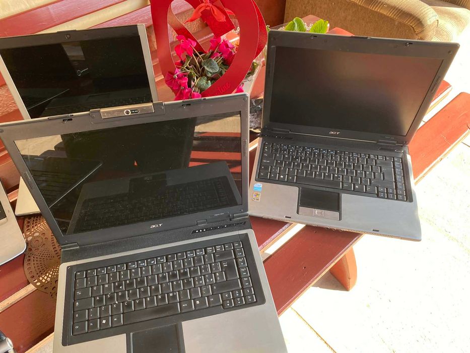 8 Laptopuri Toate la pachet 380 Lei