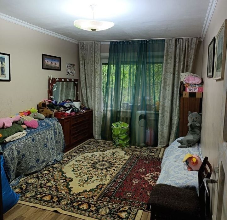 Продам чиланзар 9.  Трёх комнатная.  Балкон 2*6