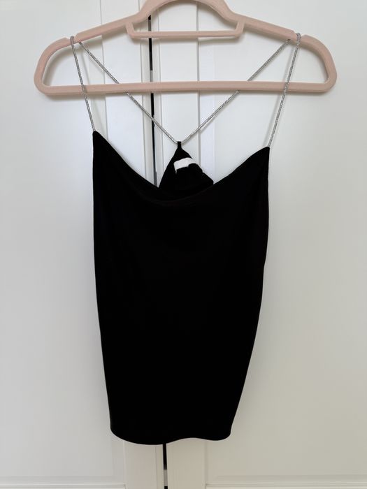 Бял и черен сатенен потник с блестящи презрамки HM