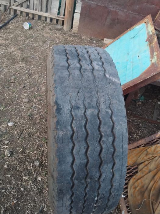 Продам грузовую шину