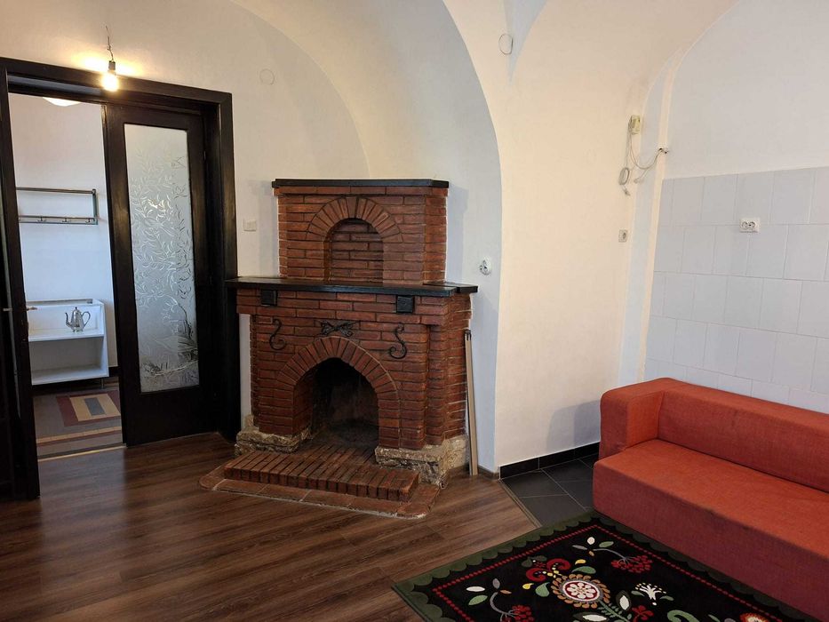107 mp într-o vilă elegantă, retrasă și liniștită – zona Vasile Lascăr