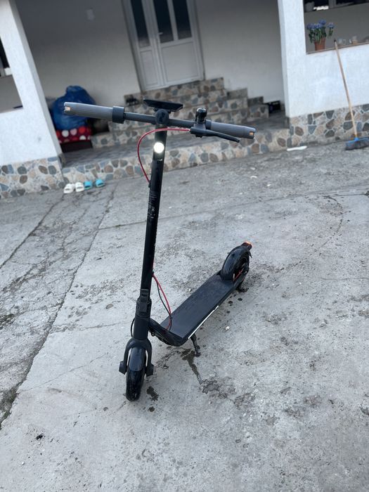 trotineta NAVEE v40i