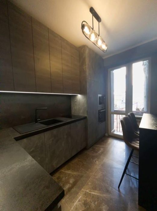 Дава се под наем Тристаен апартамент в София, Център - 110 кв.м за 1500 € - Снимка #2