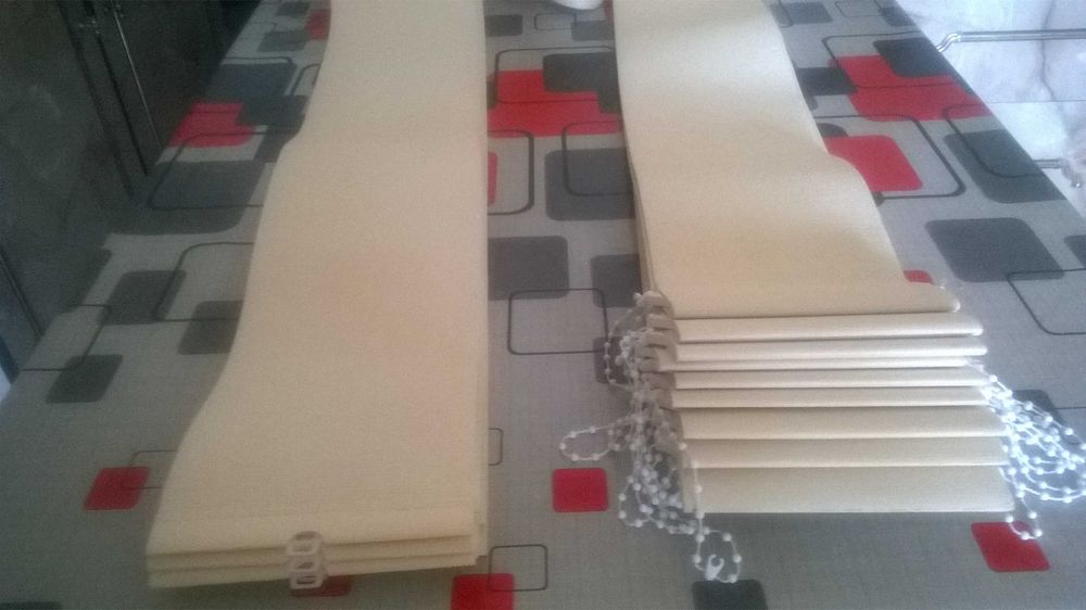 masa birou , tv,  rotunda , cafea , sifoniere ,jaluzele