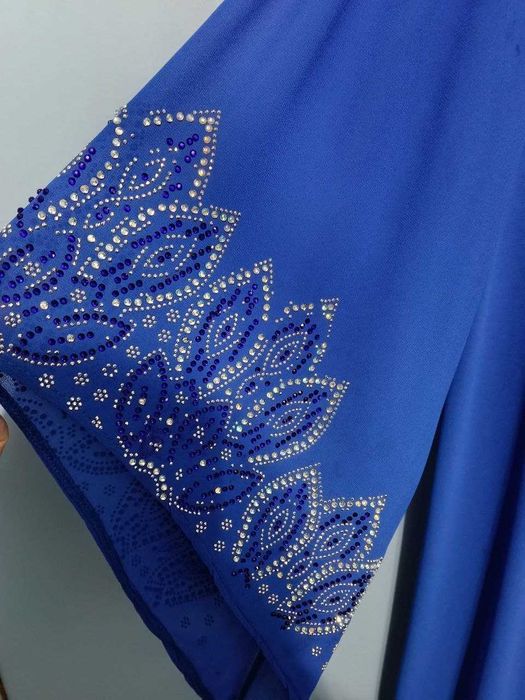 Abaya ayollar kiyimi sotiladi.