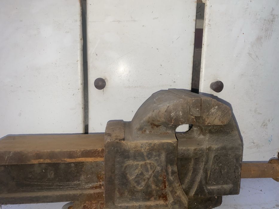 Тиски мощные  ссср очень тяжелые достав