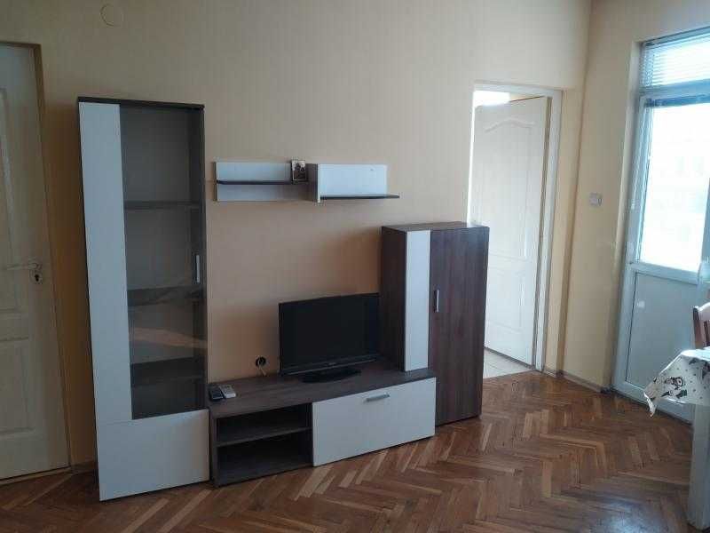 Дава се под наем Двустаен апартамент в Бургас, Възраждане - 65 кв.м за 306 € - Снимка #1