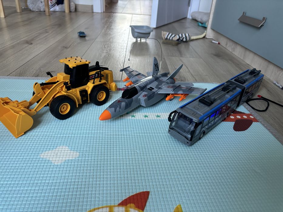 Лот играчки с дистанционно за момче