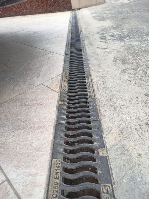 Лоток пластик + кришка чугун. Стилот ва Гидролика. Юк котариши 32 тона