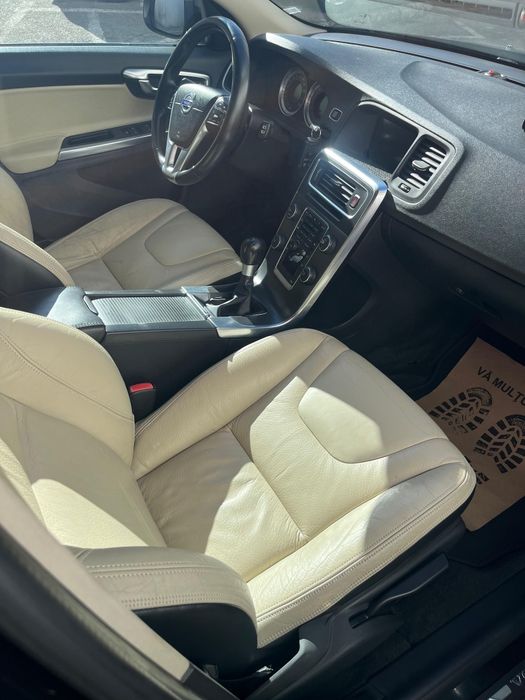 Volvo v60 full option 2.0tdi 5 cilindri recent adus