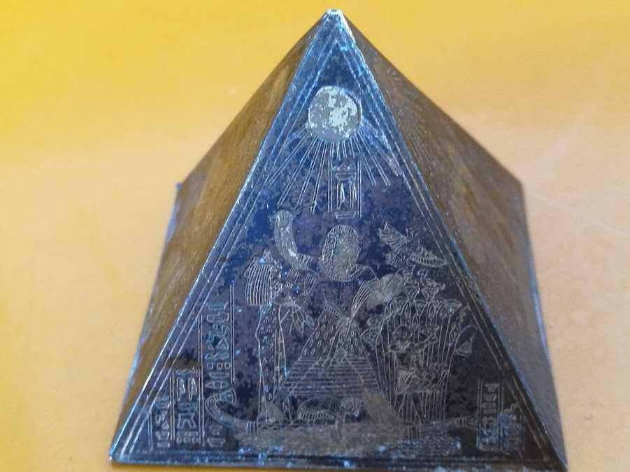 пирамида  бронз с инкрустации