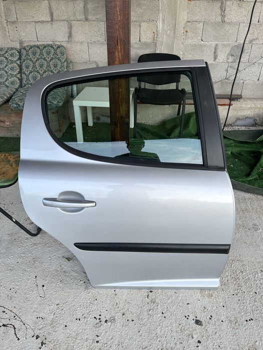 Пежо 207 (На части)