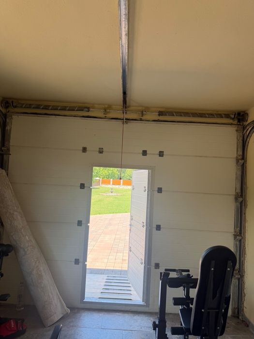 Ușă secțională garaj 320x255 cm cu ușă pietonală + motor BFT + șine complete
