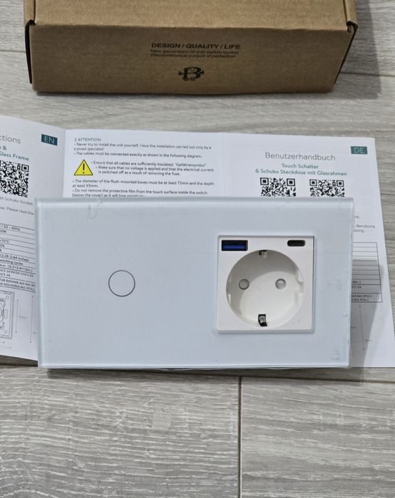 Întrerupător tactil + priză USB Schuko încastrată – sticlă albă