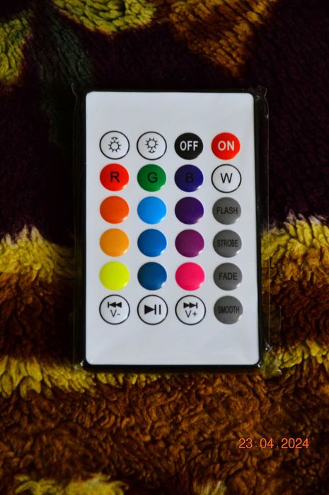 O'zbek tilini bilmayman - RGB лампочка-ночник и колонка